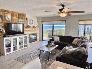 Smart TV, chimenea, videojuegos y reproductor de DVD 