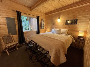 8 bedrooms, travel cot, free WiFi, bed sheets