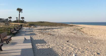 Kaunis Ocean Front Amelia Island / Fernandina Beach, suuri 1 Br, 2 Ba Con