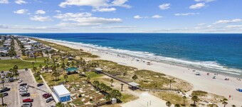 Early Booking Savings! Large Cozy Oceanfront Condo with Private Balcony