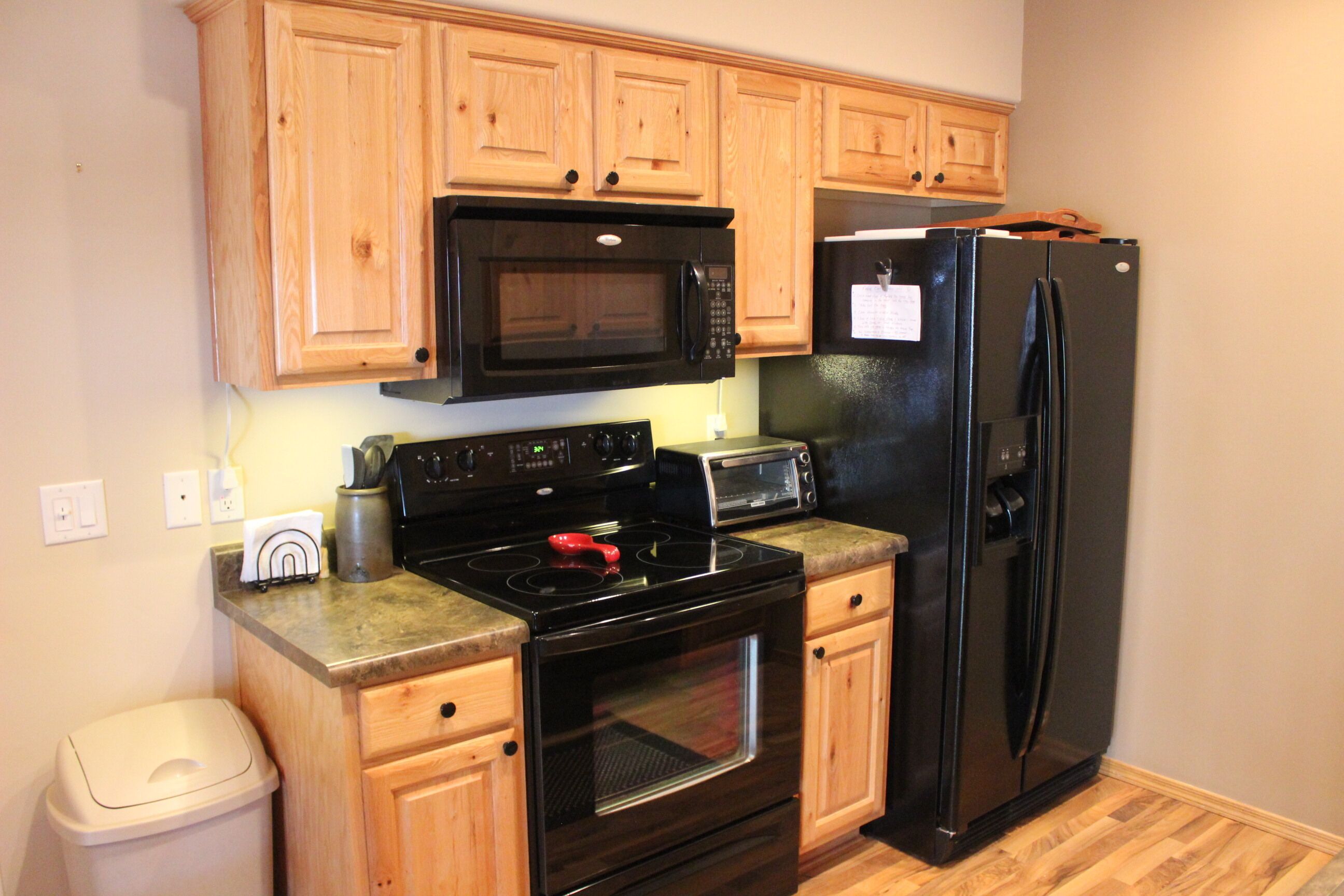 A Cozy, Clean and Quiet Cabin under the Ponderosa Pine!
