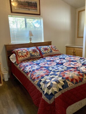2 habitaciones, escritorio, wifi gratis y ropa de cama