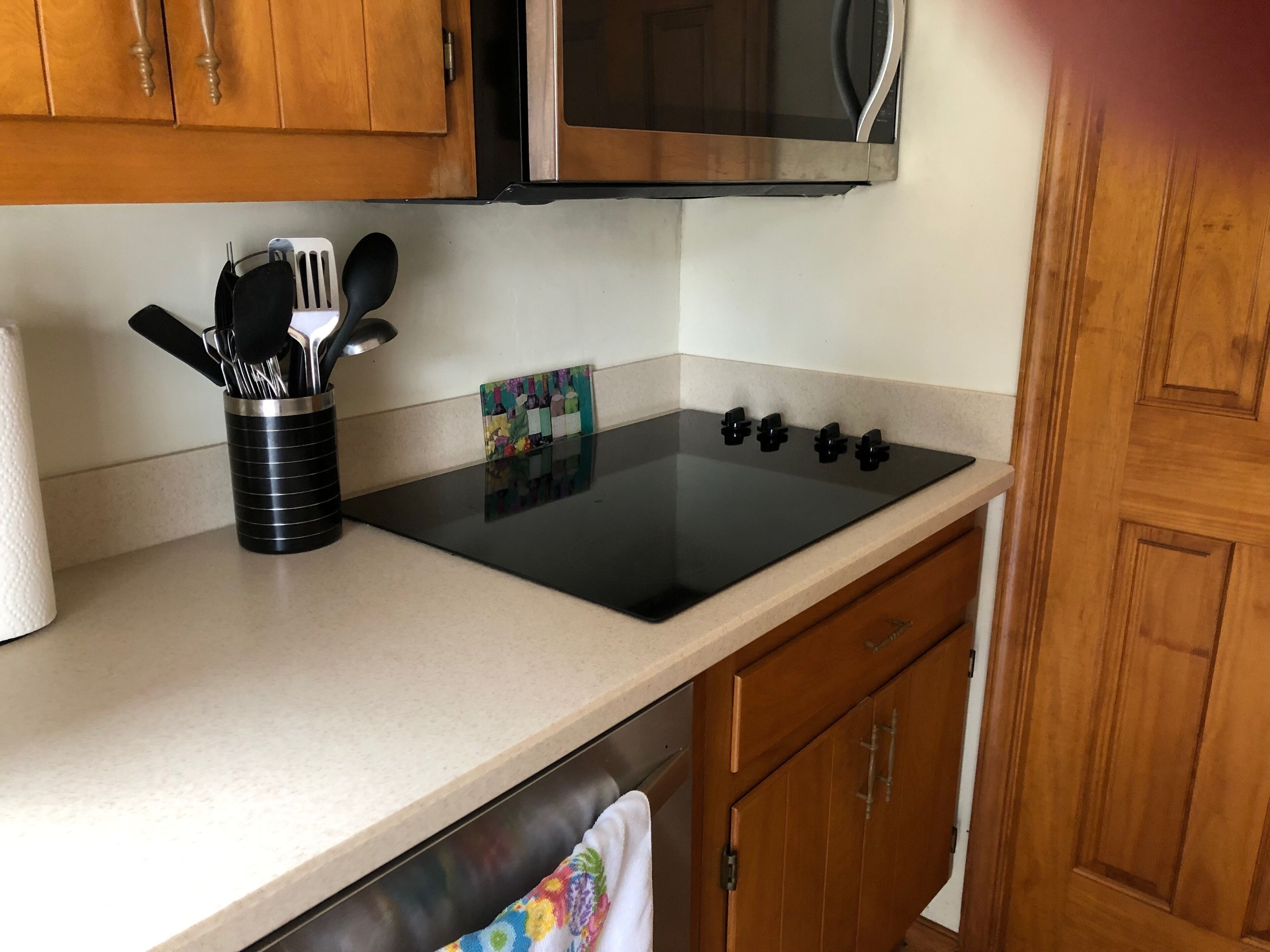 Cozy Cottage in the Pocono Mountains near ski slopes, sleeps 6