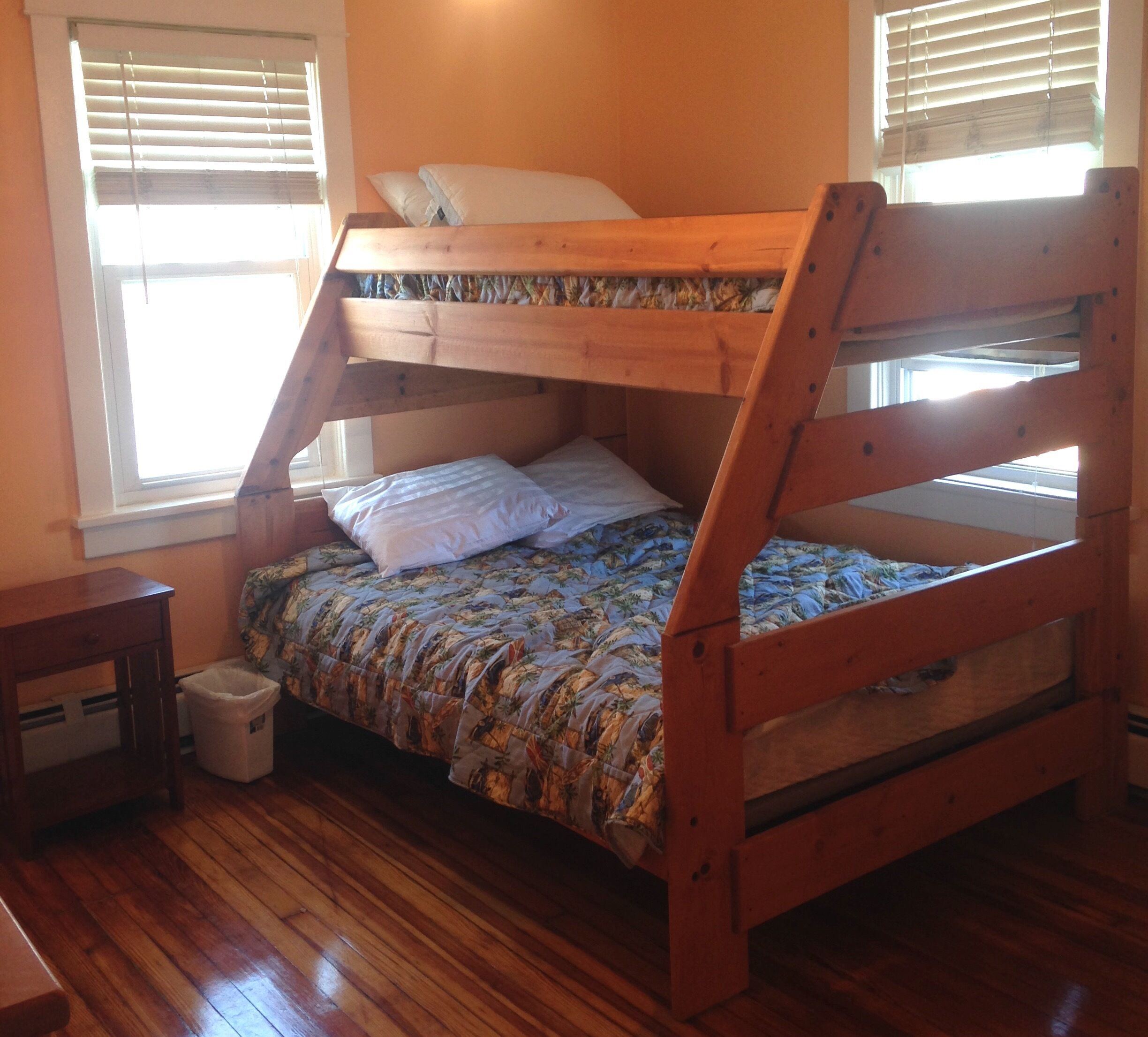 Family Friendly Beach House Sleeps 13 Comfortably, 2 blocks from beach