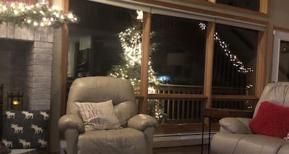 Great Location 30 minutes from Storyland, Santaâs Village & North Conway