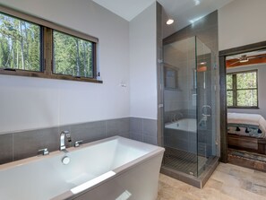 Hair dryer, towels - Big Sky Vacation Rentals: Homestead 6 Claim Jumper (Big Sky)