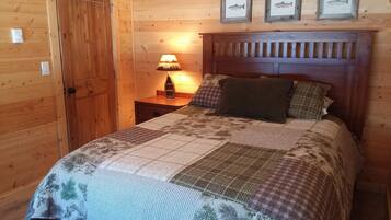 2 bedrooms, desk, travel cot, free WiFi