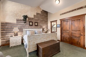 3 bedrooms, WiFi, bed sheets - Mountain Living at its Finest! Ski-In-and-Out, 
Pvt Hot Tub, Jacuzzi, Sleeps 9 (Breckenridge)