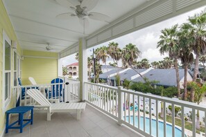 Property grounds - Spacious Home with Private Heated Pool & Hot Tub! Dog-Friendly & Steps to Beach! (South Padre Island)