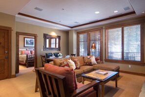 TV, peis og DVD-spiller