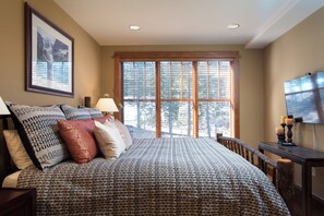 View from property - Luxury 2BD Village at Northstar Residence - 306 Iron Horse South (Truckee)