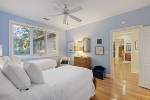 5 bedrooms, iron/ironing board, WiFi, bed sheets