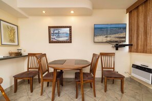 Dining - Kealia 407 Partial Ocean View Comfortable Charming Paradise Unit Washer/Dryer (Kihei)
