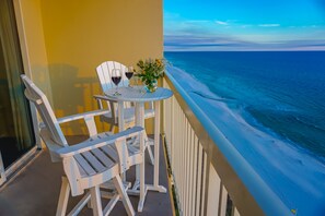 Outdoor dining - Celadon 15th private parking + Beach Chair Service! (Panama City Beach)