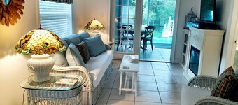 NATURE LOVERS' RETREAT!
RELAX - EXPLORE AT YOUR RIVERSIDE DOOR.



