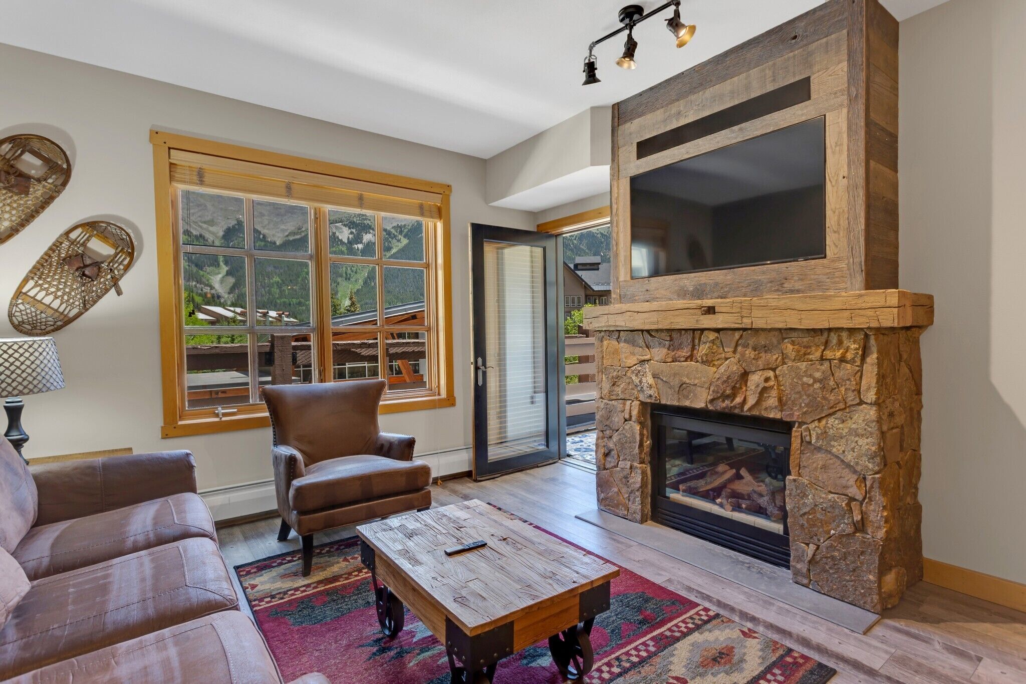 Remodeled, Walk to the Lifts, 3 Hot tubs/Play Pool