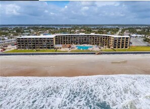 On the beach, sun-loungers, beach towels - Your Direct Oceanfront Escape! 1 bedroom. Breathtaking Ocean Views, Sleeps 4 (Daytona Beach)
