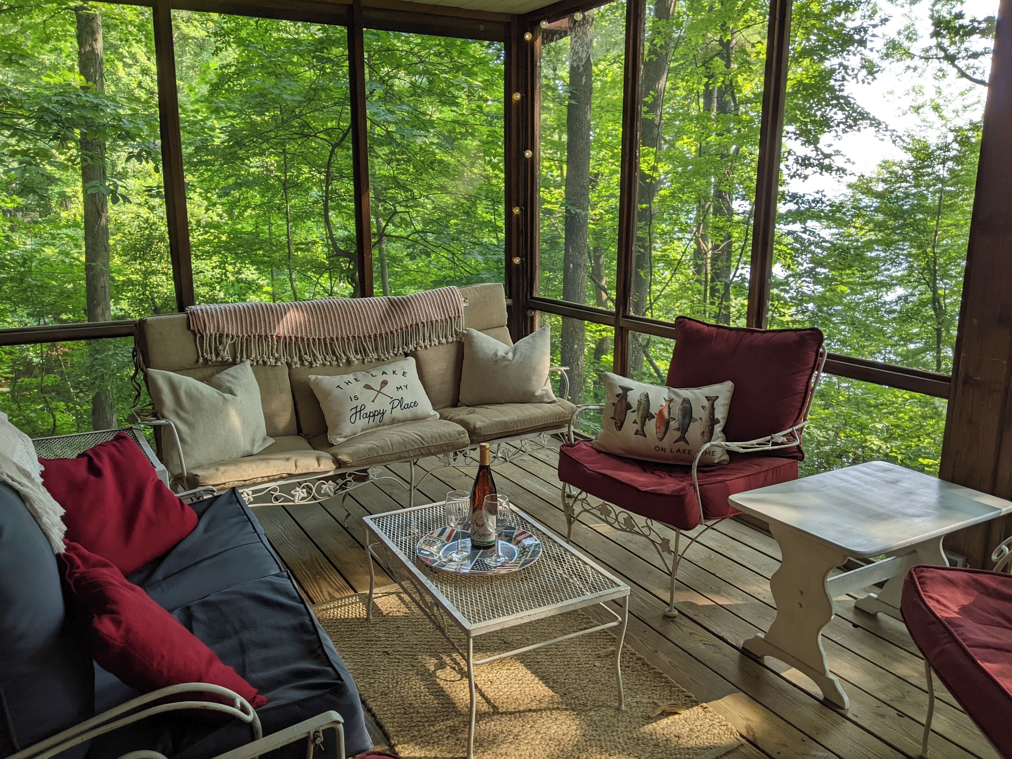 Smart TV, fireplace, DVD player, table tennis