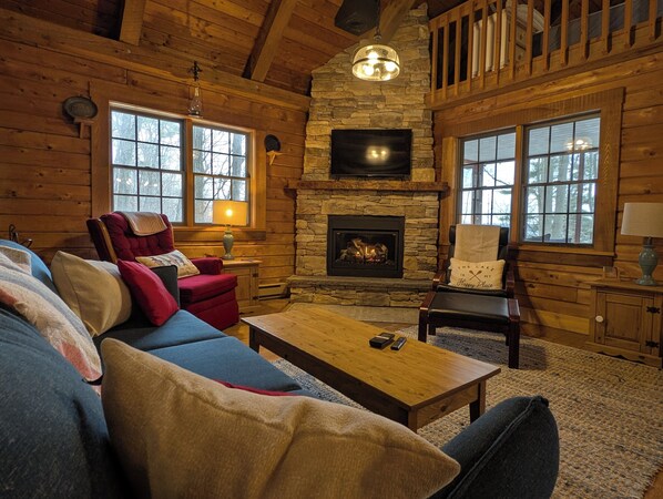 Smart TV, fireplace, DVD player, table tennis