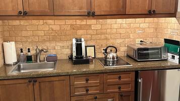 Fridge, microwave, stovetop, dishwasher