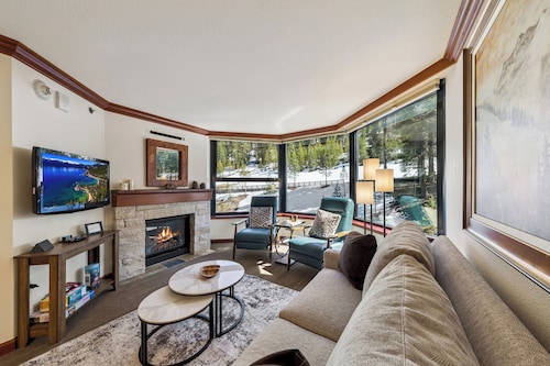 Located @ Everline Resort & Spa, Pools/Spas/Golf/Ski-in&out/Sledding/Ice Skating