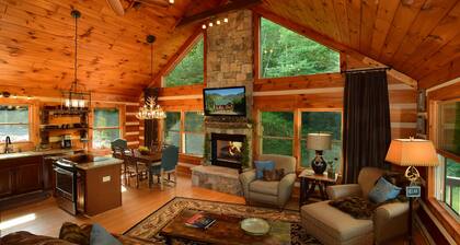 * Luxury Cabin *: 3BR + Feuerstelle + Kamin + Deck + Veranda + 3 Smart-TVs + Berge + Whirlpool