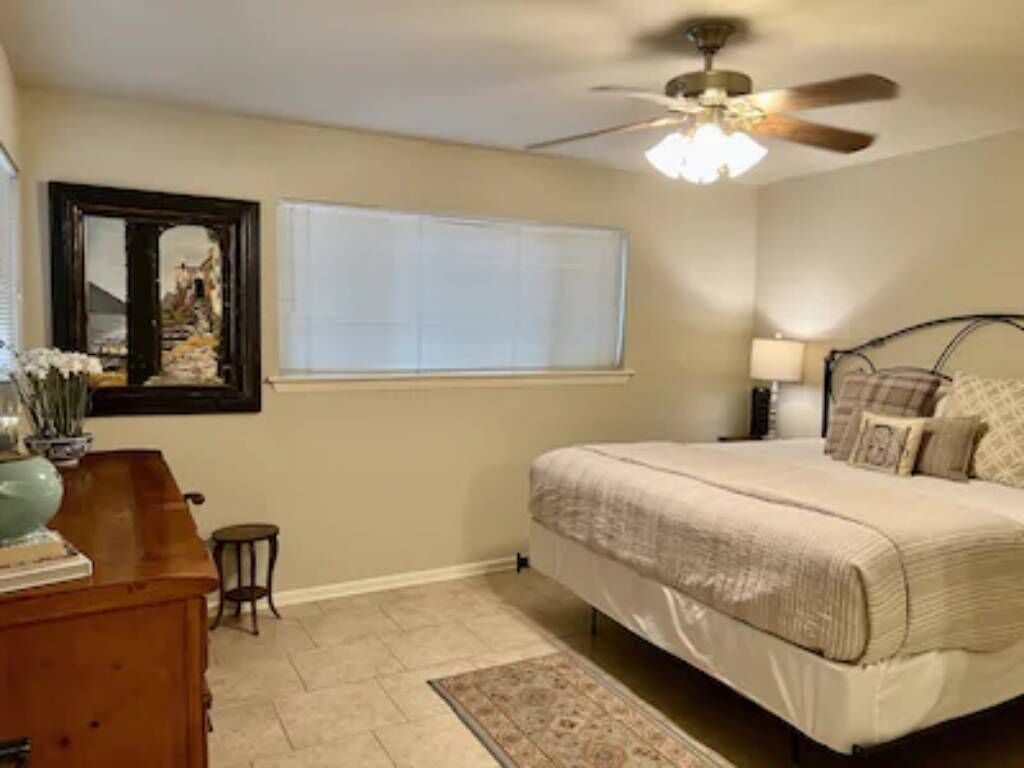 Birmingham House-  Blocks from the Llano River, Shopping, and Restaurants