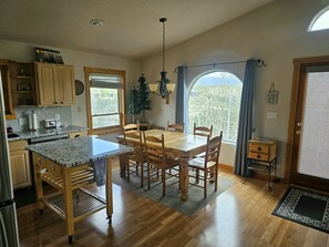 Dining - Amazing views, walk to town & Lodge! Perfect 4 couples/families; Newly-updated! (Grand Lake)