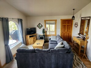 Smart TV, fireplace, DVD player