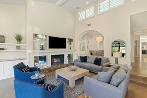 TV connectée, cheminée, espaces bureaux