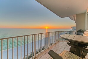 Outdoor dining - Majestic Penthouse 1205B: Sprawling Home, Amazing Views, Oversize Balcony! (Miramar Beach)