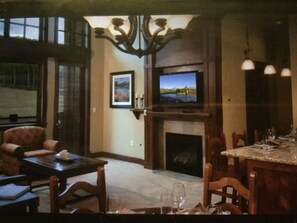 Interior - 2/28-3/7 Ski-in Ski-Out 2 BR Condo on Peak 7, full kitchen, Sleeps 8, very cozy! (Breckienridge)
