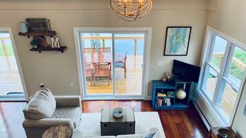 TV connectée, livres, chaßne hi-fi