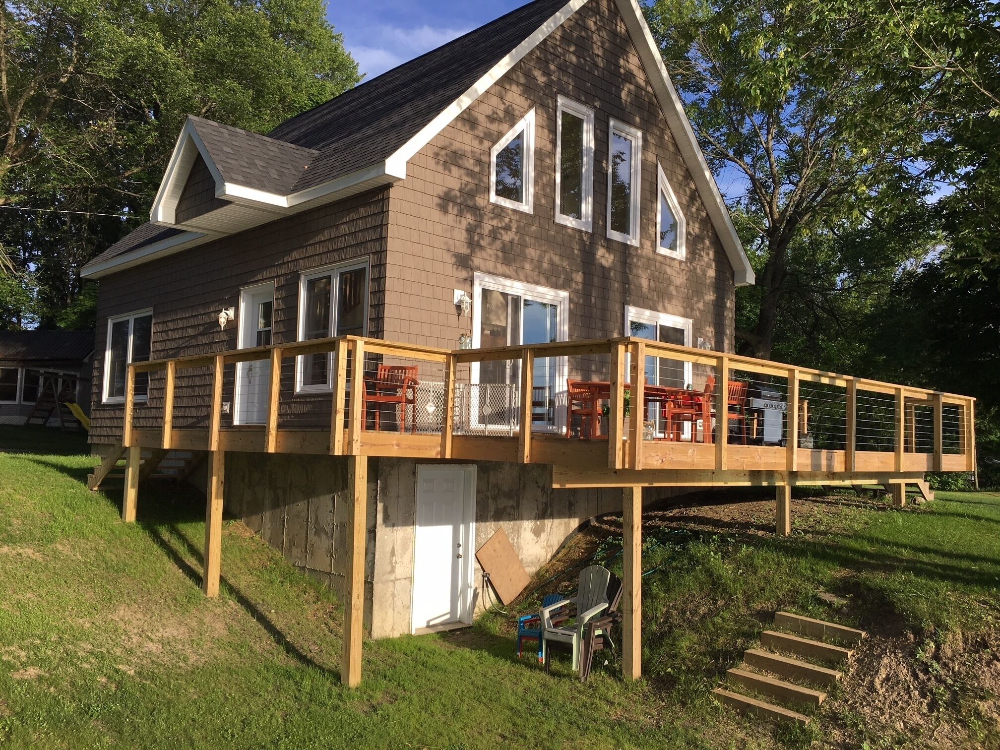 Waterfront Lake House - built in 2017 with private shoreline & dog friendly