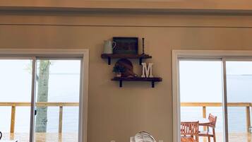 Älytelevisio, kirjoja, stereot