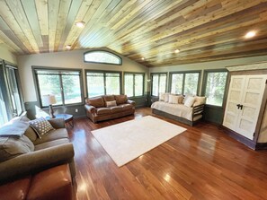 Smart TV, fireplace, DVD player, books