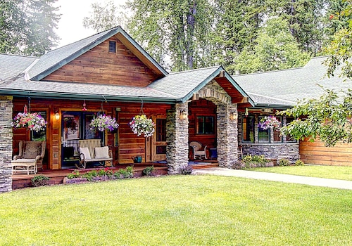 Waterfront in Montana!! Bigfork & Glacier Nat. Park! Aug & Sept is still open!!!