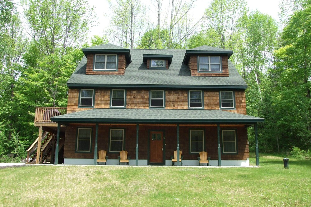 Beautiful Home -All Seasons - Mountain Views, Outdoor Hot tub.