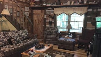 智能电视、壁炉、DVD 播放器、桌上足球