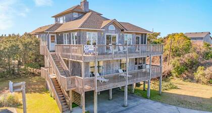 Spacious Oceanview Home in Frisco with Hot Tub, Screened Porch. Beach Nearby!