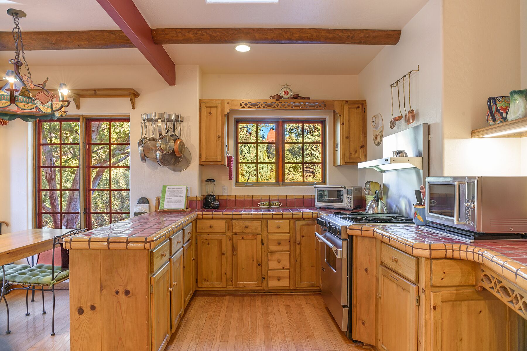  Peaceful, private, secluded wooded sanctuary located in the heart of Sedona. 5*