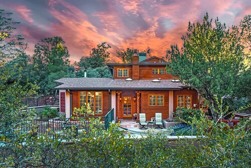 Peaceful, private, secluded wooded sanctuary located in the heart of Sedona. 5*