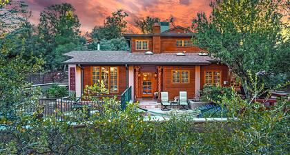 Rauhallinen, yksityinen, yksinäinen metsäinen pyhäkkö, joka sijaitsee Sedonan sydämessä.