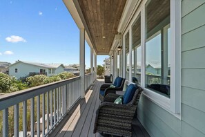 Property grounds - NEW BEDS! Flip-Flop Friendly – 3BR Fun Zone a Short Stroll to the Sand (Pensacola Beach)