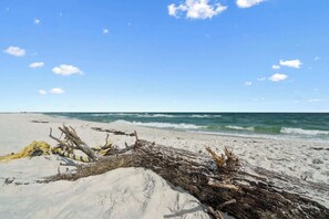 Beach nearby, sun loungers, beach towels
