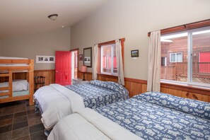 11 室のベッドルーム、旅行用ベビーベッド、WiFi、ベッドシーツ