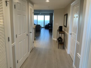 Interior - 10th Floor Gulf View..Heated Pool..Walk to dining..Fast Wifi..Gym ..Full Laundry (Destin)