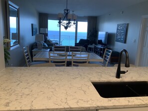 Interior - 10th Floor Gulf View..Heated Pool..Walk to dining..Fast Wifi..Gym ..Full Laundry (Destin)