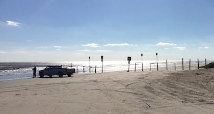 A pasos de la playa y mascotas. ¡Mira las olas desde la gran terraza!