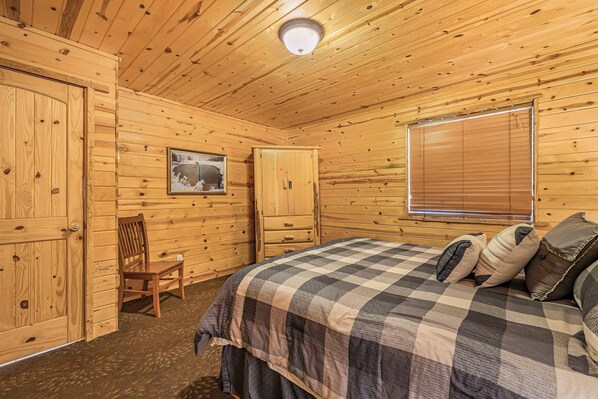 4 bedrooms, iron/ironing board, travel cot, WiFi